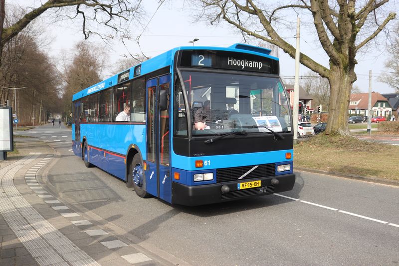 Rondrit met museumbussen door Arnhem